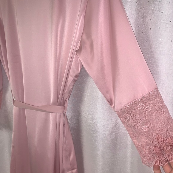 White silk/lace robe - Picture 4 of 5